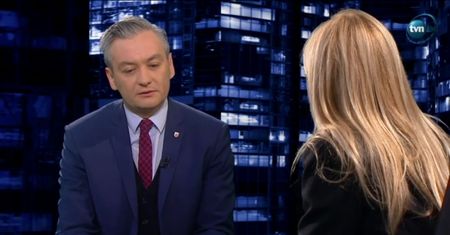 Biedroń o polskiej polityce zagranicznej: "Machanie szabelką, w gumofilcach, na ośle"