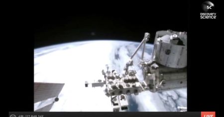 Tajemniczy błysk podczas transmisji na żywo z ISS [NASA - archiwum tajemnic]