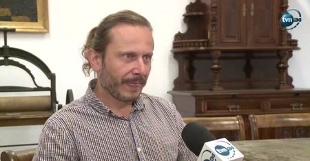 Drewniana łódź z XIX w. wyrzucona na brzeg po sztormie w Międzywodziu