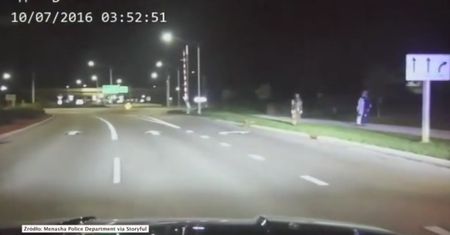 Straszyli przy drodze przebrani za przerażające klauny. Policja aresztowała "żartownisiów"