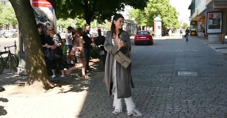 Skarbek zabiega dekoltem o uwagę fanów pod TVN-em