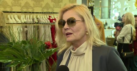 Skromna Szapołowska: "Uwielbiam dresy z kapturem, żeby przysłaniać nimi włosy i moją urodę"