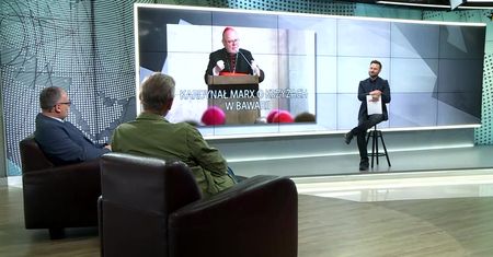 Krzyże w urzędach. "Traktuje się je jak miecze i młotki"