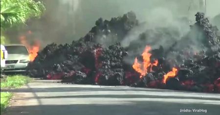 #dziejesiewmoto: lawa niszczy Forda Mustanga, niecierpliwy kierowca busa i wyprzedzanie na gazetę