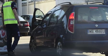 Szyc gasi pragnienie na stacji benzynowej
