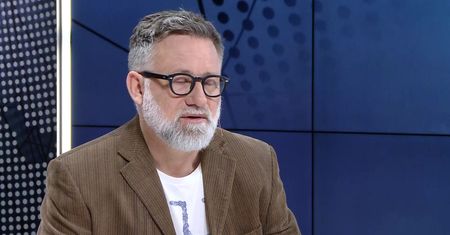 "Tłit": Andrzej Saramonowicz o walce PiS z kibolami