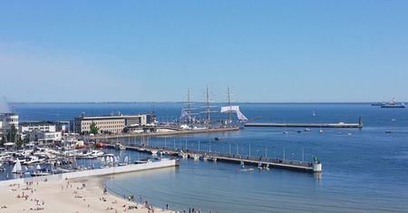 Dar Młodzieży wypłynął w rejs dookoła świata. Żegnały go tłumy