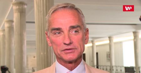 Bartłomiej Misiewicz skończył studia. Politycy złożyli mu życzenia