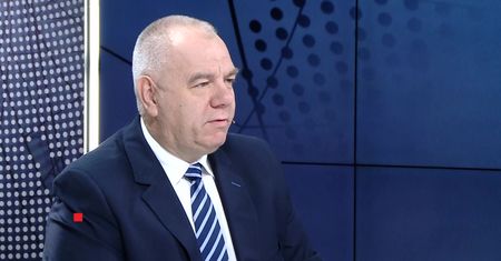 Niepokojący sondaż dla PiS. Sasin komentuje