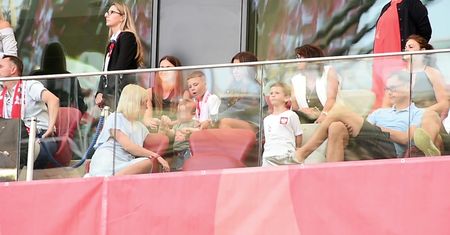 Lewandowska tuli Klarę, kibicując polskiej reprezentacji