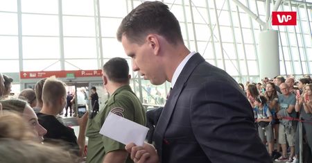Mundial 2018. Tłumy kibiców na lotnisku pożegnały reprezentację Polski