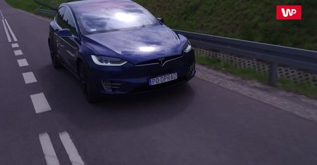 Samochód nowej generacji czy gadżet? Tesla Model X na polskich drogach
