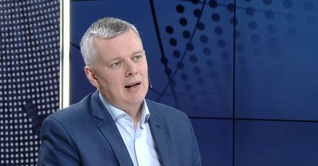 "Był minister nadaktywny, jest minister nieobecny". Były szef MON o następcach