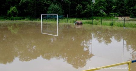 #dziejesiewsporcie: murawa polskiego klubu pod wodą