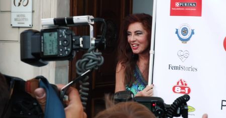 Dekolt Krupy i "trudna miłość" Felicjańskiej walczą o prawa zwierząt