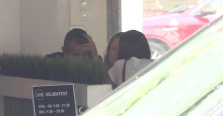 Lara Gessler "zapomniała" biustonosza na spotkanie z przyjaciółką
