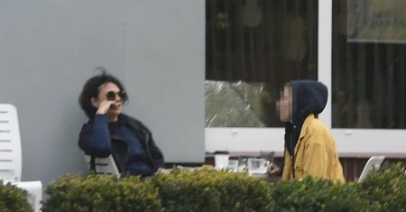 Pieńkowska delektuje się figą i papierosem na obiedzie z córką