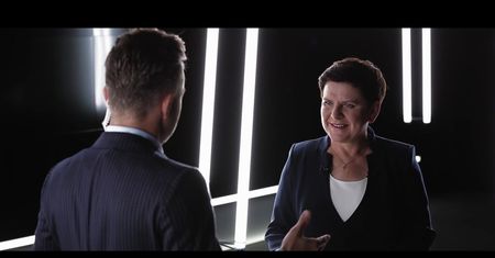 Hofman: Słuchaj, nie ma broszki. Gdzie broszka? Szydło: Spokojnie, mam plan