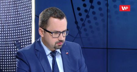Opozycja żąda dymisji Patryka Jakiego za tragedię w Warszawie. Marcin Horała: absurd i gra polityczna