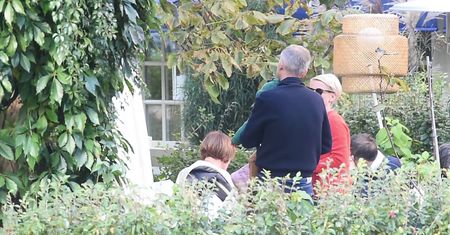 Stylowa Zielińska na jesiennym spacerze z synami i mężem