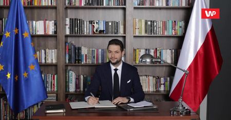 Trzaskowski komentuje słynne zdjęcie z Jakim. "Nagle pokochał flagę unijną"