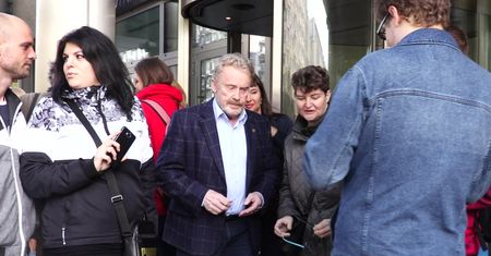 Daniel Olbrychski maszeruje dziarsko z żoną do "Dzień Dobry TVN"