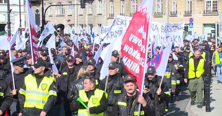 Wielka manifestacja służb mundurowych w Warszawie