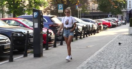 Chodakowska podkreśla talię paskiem Gucci za 1500 złotych