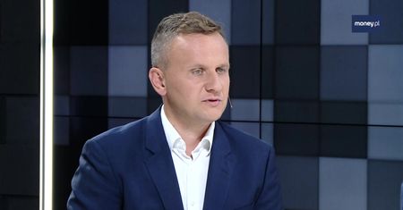 Wiceminister: 300 plus nie wpływa na ceny podręczników