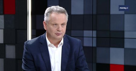 Krzysztof Jurgiel rezygnuje z fotela ministra. "Spóźniona decyzja"