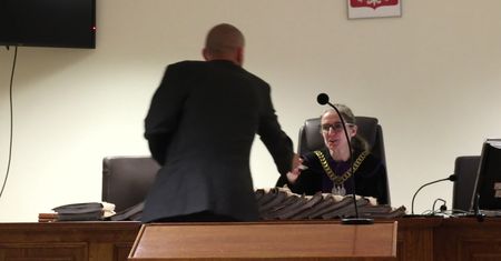 Kolejny świadek w sprawie dilera gwiazd stawia się w sądzie. Głogowska zmieni zeznania?