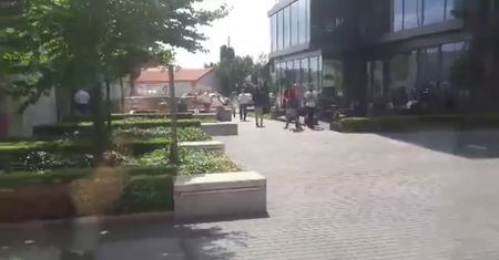 Majdan z zerwanym więzadłem kuleje do taksówki