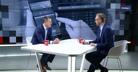 Czy na murawę wbiegnie niedźwiedź, a prezydent Putin zaśpiewa. Bukmacherzy typują nie tylko wyniki