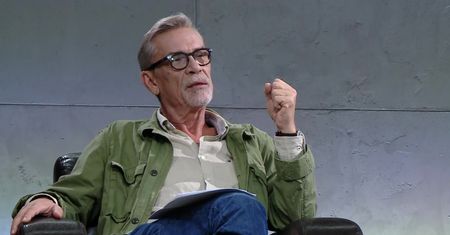 Żakowski: wąż znalazł się pod Sejmem. Widocznie wcześniej obdzierał norki ze skóry