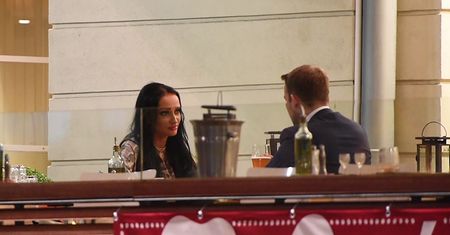 Małgorzata Godlewska  popija piwo i podziwia swoje wdzięki
