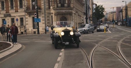 Parada czterdziestu przedwojennych Rolls-Royce'ów przejechała przez Polskę