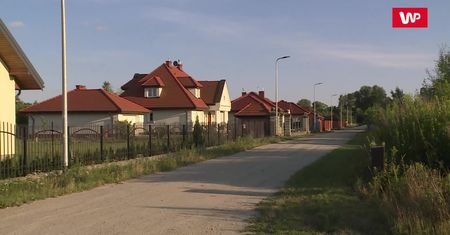 Latarnie oświetlają pole i las. To mogło wydarzyć się tylko w Polsce