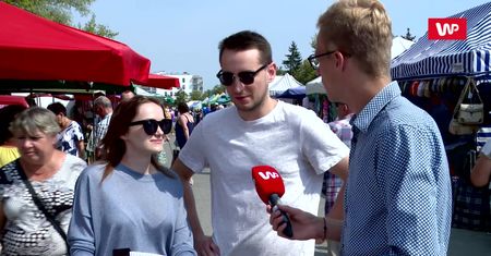 Na bazarach kupują i starzy, i młodzi. Trzeba uważać w gorące dni, bo wysokie temperatury nie sprzyjają