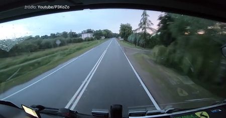 Kierowca busa złamał przepisy. Policja stała nieopodal