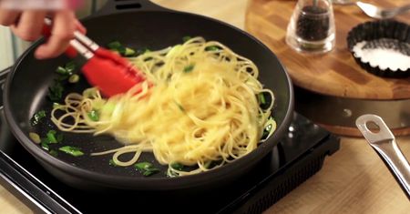 Makaron z wędzonym łososiem. Prosto i smacznie