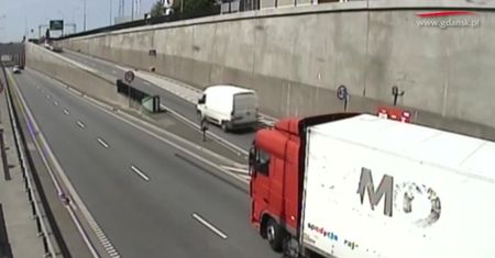 Śmieszy i przeraża. Drogowcy pokazują wpadki kierowców