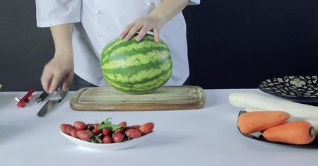 Arbuz w nowej odsłonie. Będzie ozdobą stołu