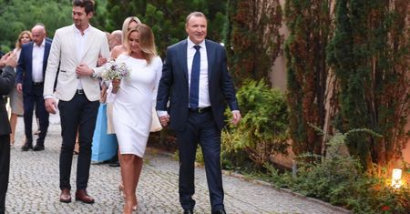 Dumny Kurski wznosi toast za swoje nowe małżeństwo