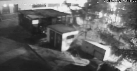 Policjanci poszukują podpalacza