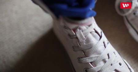 Sprawdź, jak wyczyścić białe trampki