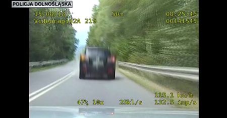 34 punkty karne w 40 s. Wyprzedzał nielegalnie nawet radiowóz