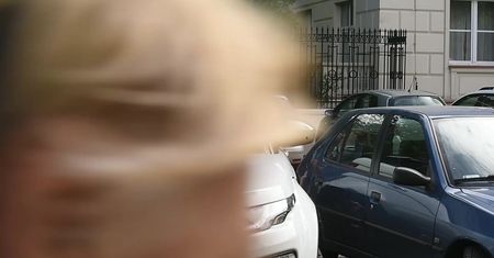 Ślotała gra nogą na wietrze