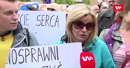 Protest ws. niepełnosprawnych przed Sejmem. "Musimy obalić ten rząd"