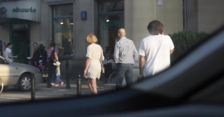 Gessler kokietuje truskawkowym lodem tajemniczego mężczyznę