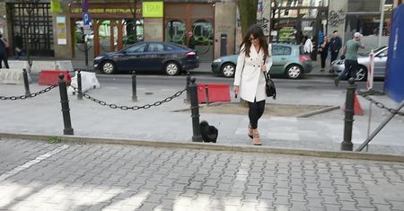 Rusin potyka się o Czarka zabiegając o uwagę paparazzi